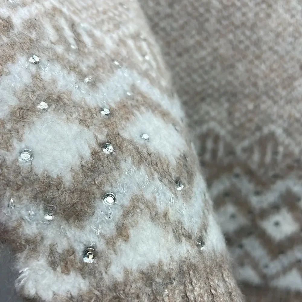 Scarf Rectangular Tight Knit with Embellishments detail OS - Picture 6 of 8